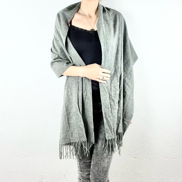 CASHMINK |🧣🐺Heathered Gray Fringe Hem Made in Germany Scarf Wrap - Picture 2 of 8